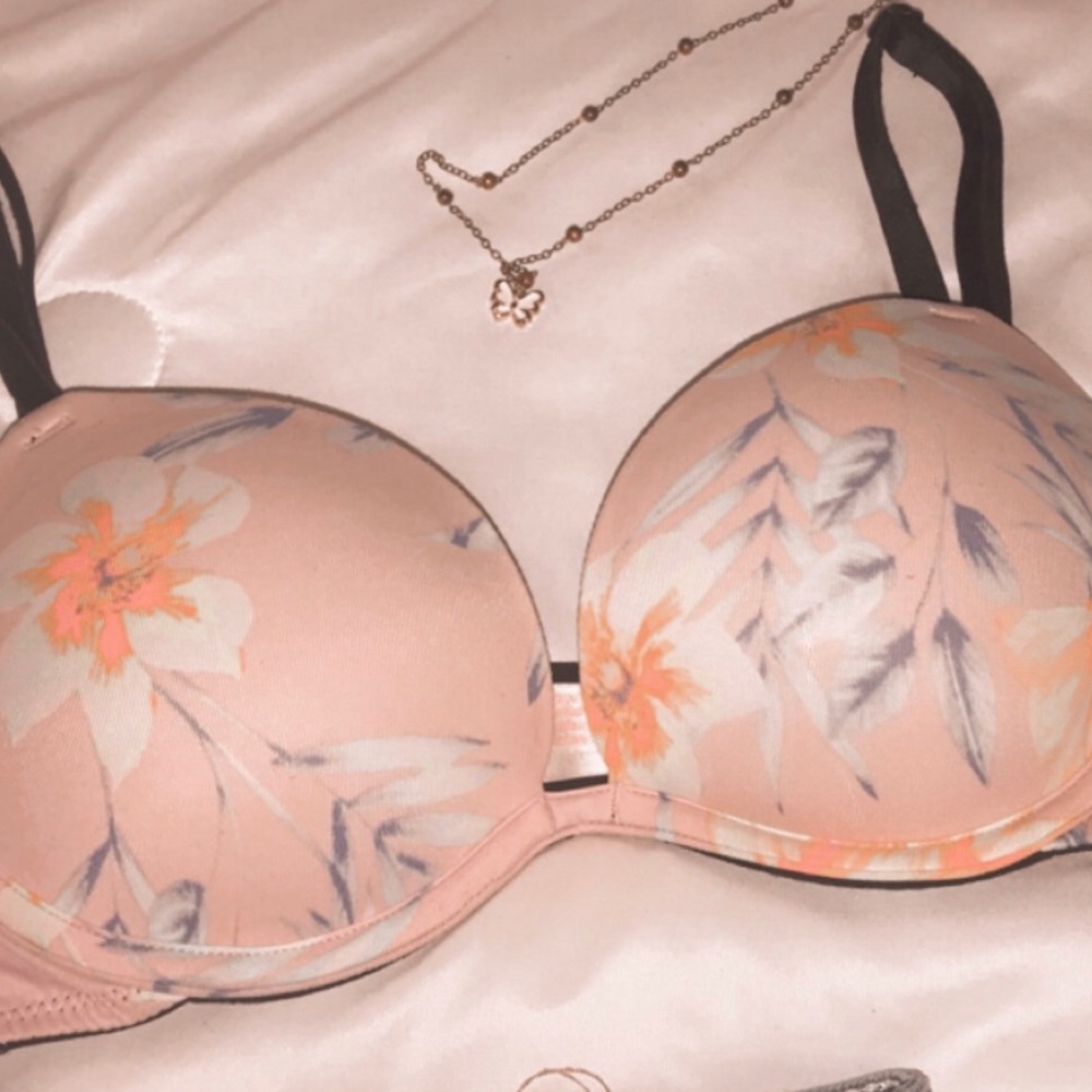 🦋SOLD🦋vs 'PINK' push up bra